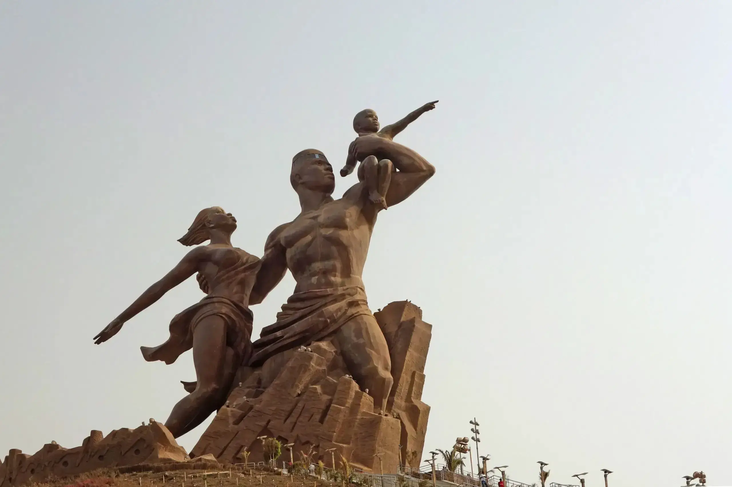 Памятники африки. African Renaissance Monument. Памятник в Дакаре. African Renaissance Monument Dakar. Сенегал памятник.